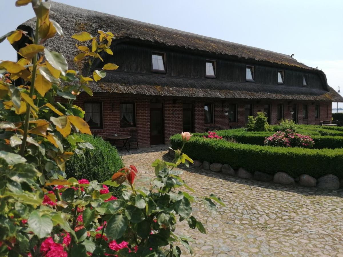 Gasthof-Ferienwohnungen-Kliesow´s Reuse Alt Reddevitz Exterior foto